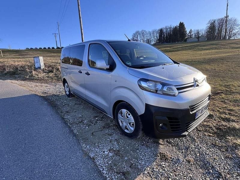 Grau Gebraucht 2016 Citroën Spacetourer Van / Kleinbus | 10.300 € (Teuer) - Bild 1/4