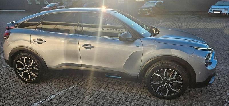 Używany Citroën e-C4 Shine 100 kW (136 KM) 2022 Szary Sedan/Limuzyna