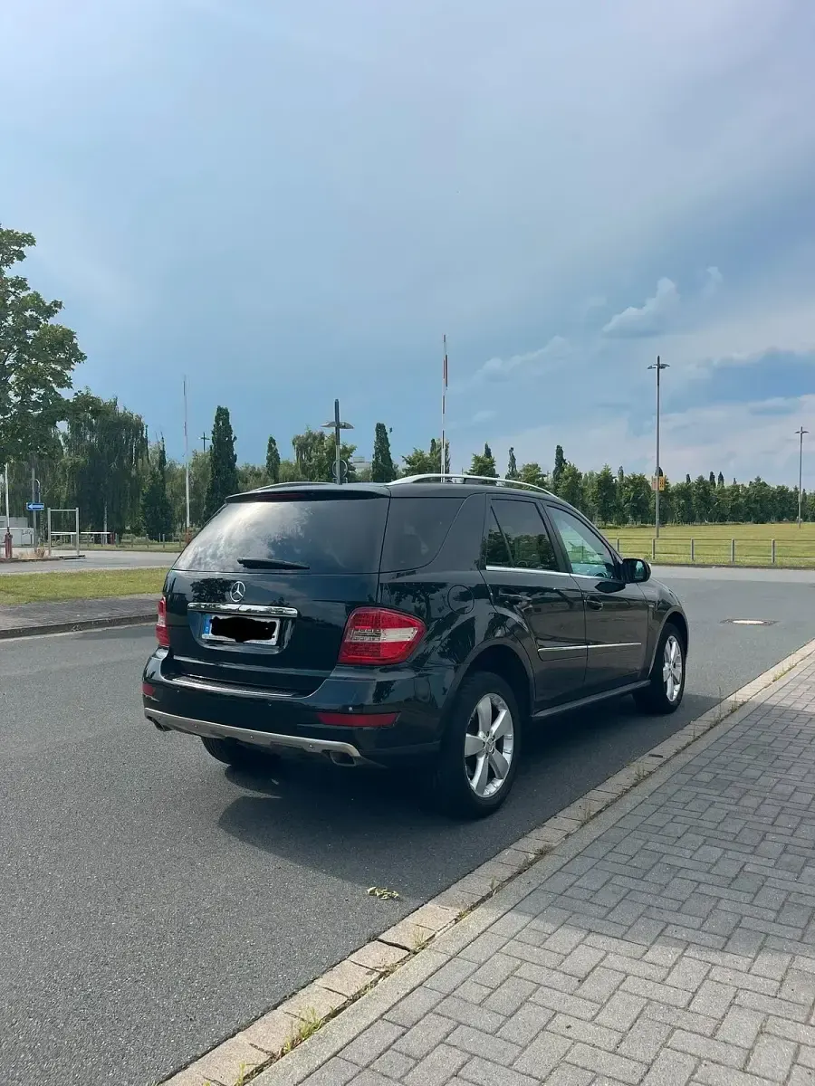 Gebraucht Mercedes ML300 204 PS (150 kW) 2010 Schwarz SUV