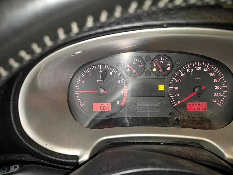 Grau Gebraucht 2005 Seat Leon Limousine | 999 € (Fairer Preis) - Bild 1/4