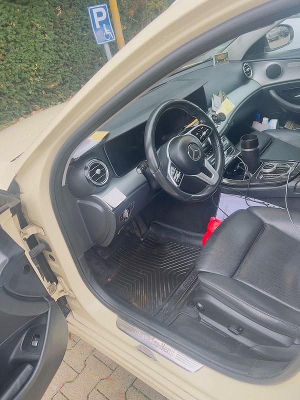 Gebraucht Mercedes E200 150 PS (110 kW) 2019 Beige Kombi