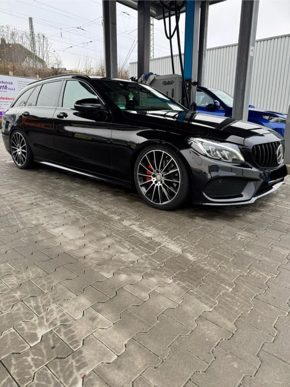 Schwarz Gebraucht 2015 Mercedes C300 AMG line Limousine | 18.500 € (Teuer) - Bild 1/4