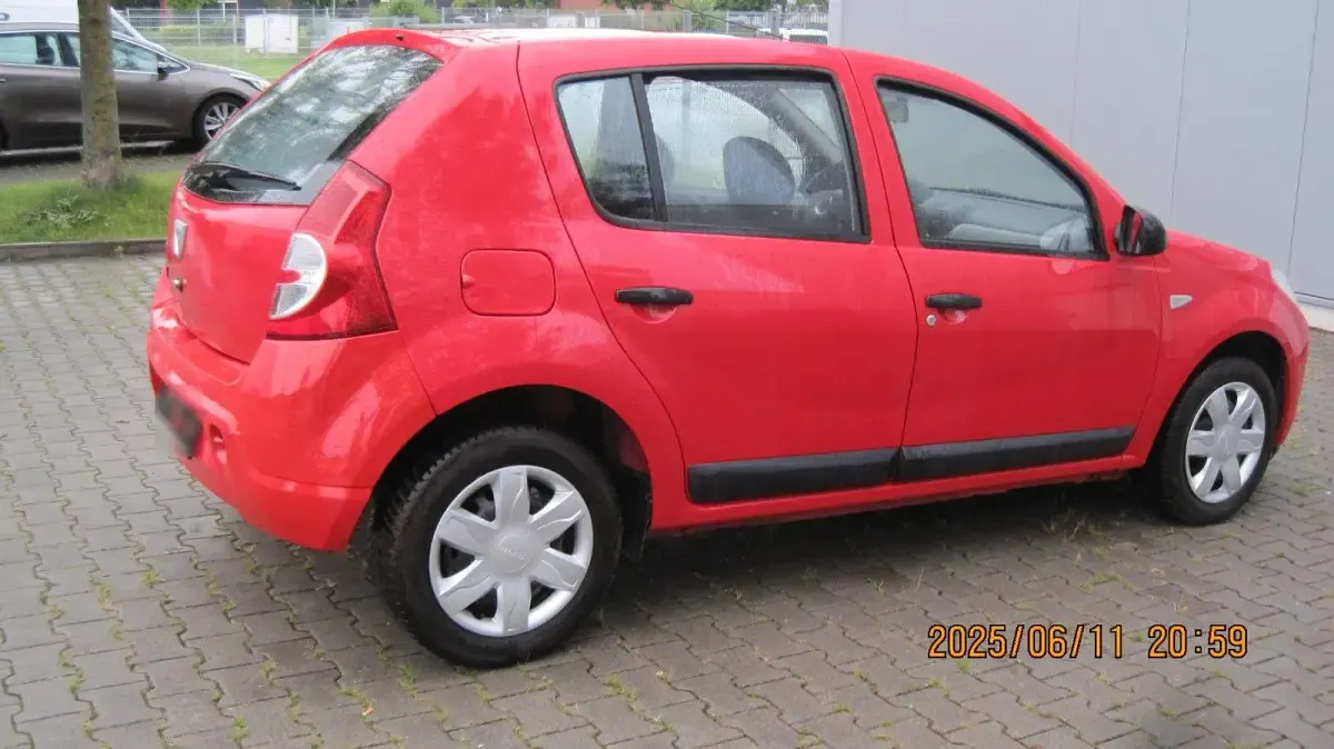 Gebraucht Dacia Sandero 75 PS (55 kW) 2010 Rot Limousine