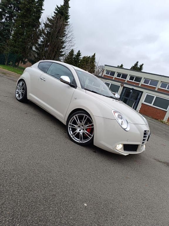 Weiß Gebraucht 2009 Alfa Romeo MiTo Turismo Kleinwagen | 4.000 € (Fairer Preis) - Bild 1/4