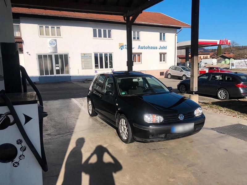 Gebraucht VW Golf IV 105 PS (77 kW) 2000 Schwarz Kleinwagen