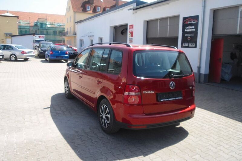 Gebraucht VW Touran Trendline 140 PS (102 kW) 2007 Rot Van / Kleinbus