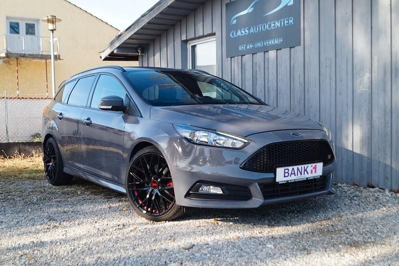 Grau Gebraucht 2017 Ford Focus ST Kombi | 14.900 € (Fairer Preis) - Bild 1/4