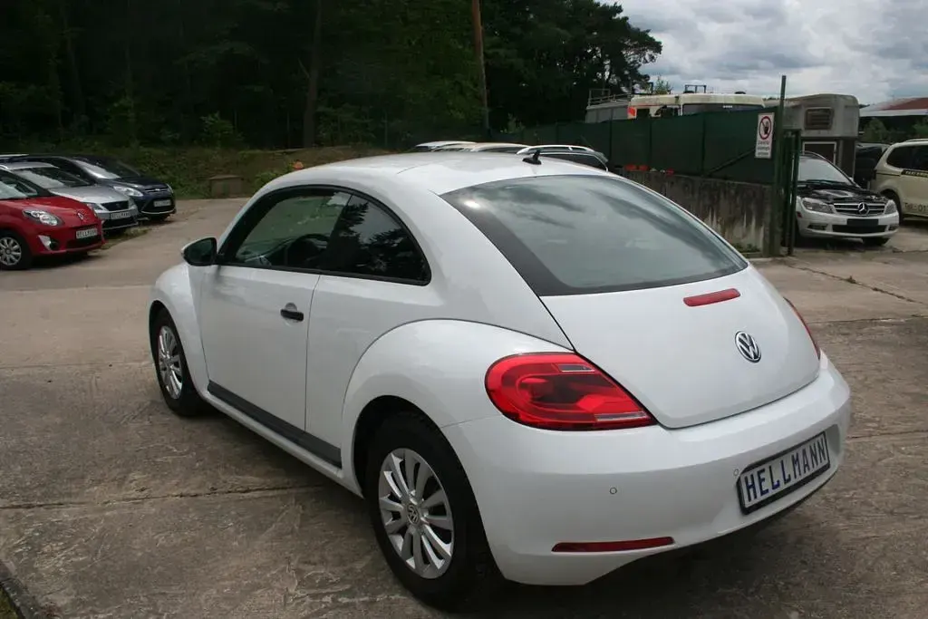 Gebraucht VW Beetle Basis 105 PS (77 kW) 2016 Weiß Kleinwagen