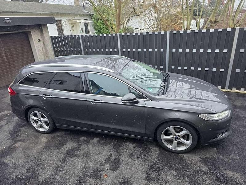 Gebraucht Ford Mondeo Titanium 179 PS (131 kW) 2016 Grau Kombi
