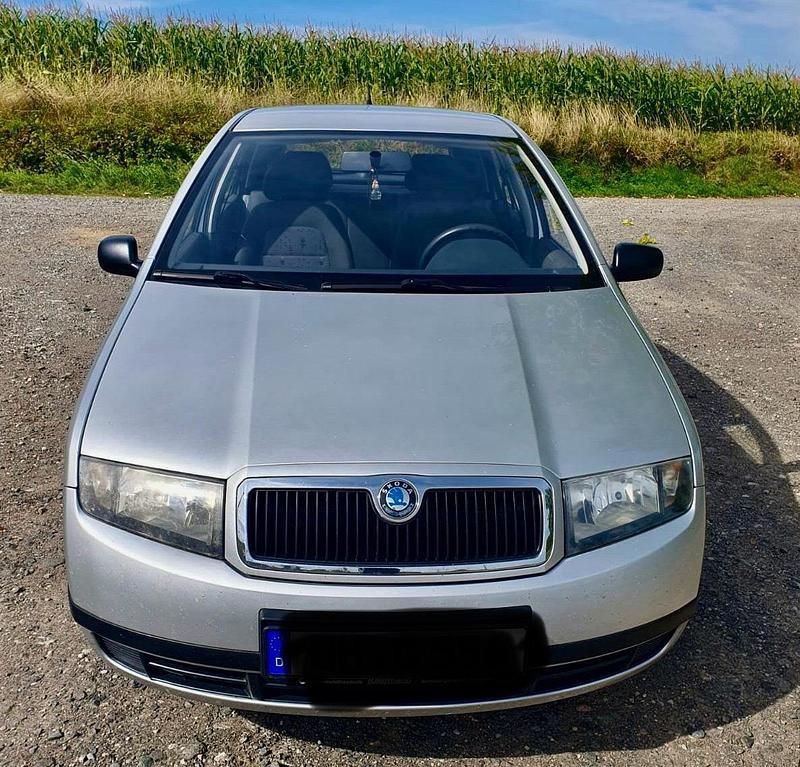 Silber Gebraucht 2003 Skoda Fabia Kleinwagen | 2.300 € - Bild 1/4