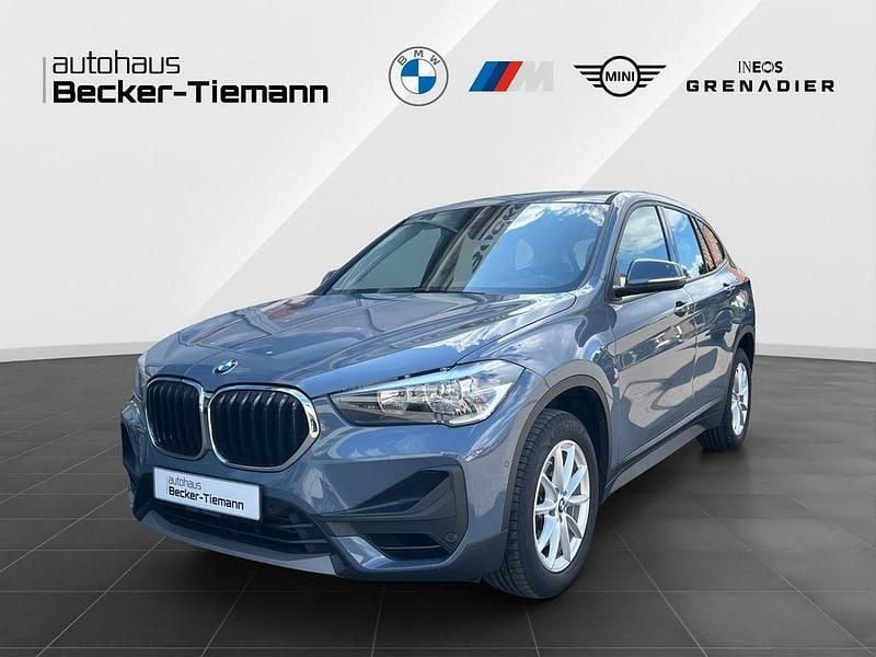 Grau Gebraucht 2021 BMW X1 Sport Line SUV | 23.896 € (Superpreis) - Bild 1/4
