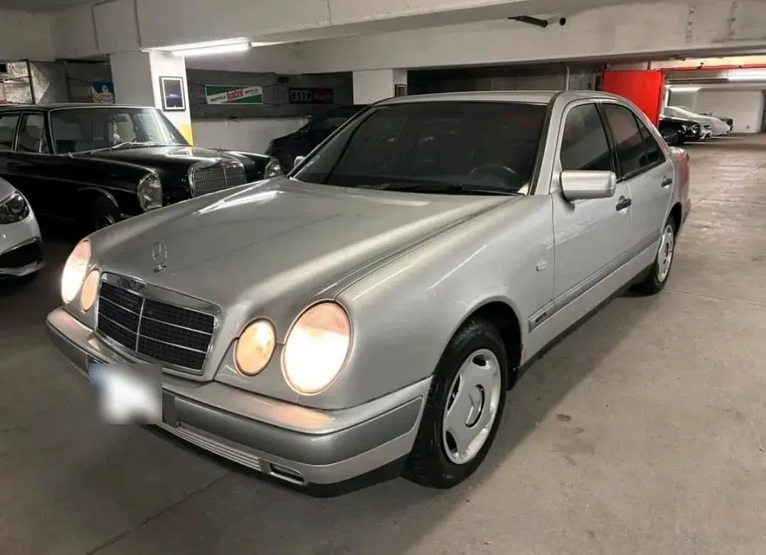 Gebraucht Mercedes E200 136 PS (100 kW) 1997 Silber Limousine