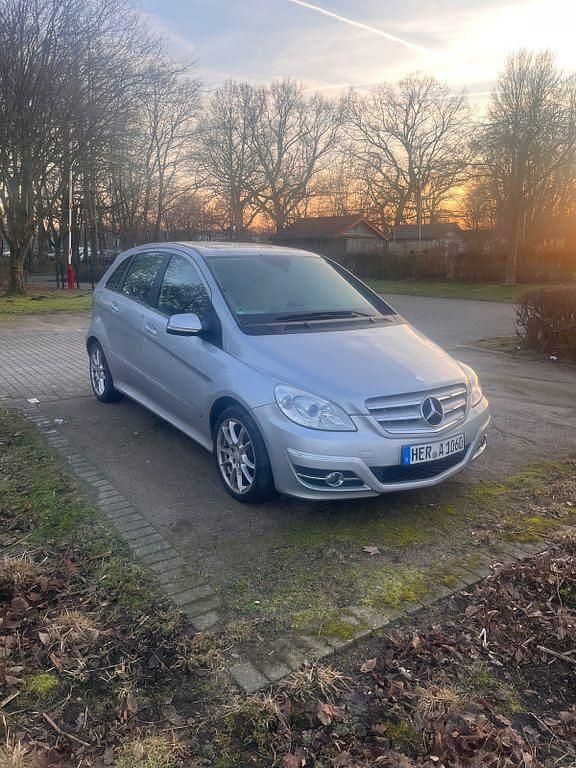 Gebraucht Mercedes E350 Elegance 231 PS (169 kW) 2010 Silber Limousine