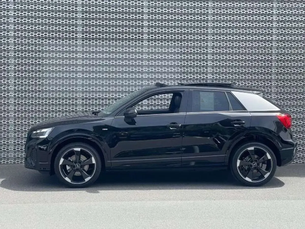 Neu Audi Q2 S-Line 190 PS (139 kW) 2026 Mythosschwarz metallic SUV