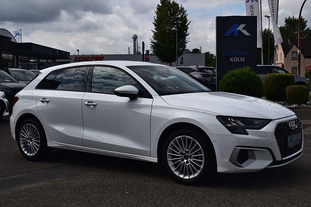 Weiß Gebraucht 2023 Audi A3 Sportback Advanced Limousine | 24.890 € (Guter Preis) - Bild 1/4