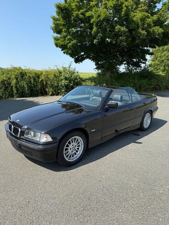 Schwarz Gebraucht 1999 BMW 318 Cabriolet Cabrio | 8.990 € (Etwas zu teuer) - Bild 1/4