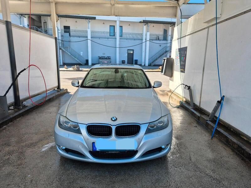 Grau Gebraucht 2010 BMW 320 Limousine | 5.900 € (Fairer Preis) - Bild 1/4