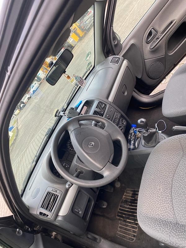 Gebraucht 2010 Renault Clio II Limousine | 1.900 € - Bild 1/4