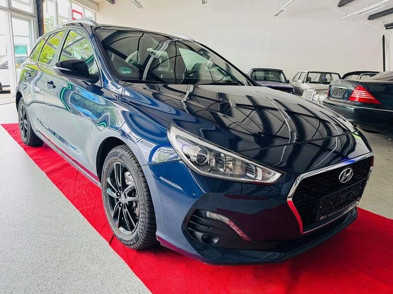 Gebraucht Hyundai i30 Passion 99 PS (72 kW) 2019 Blau Kombi