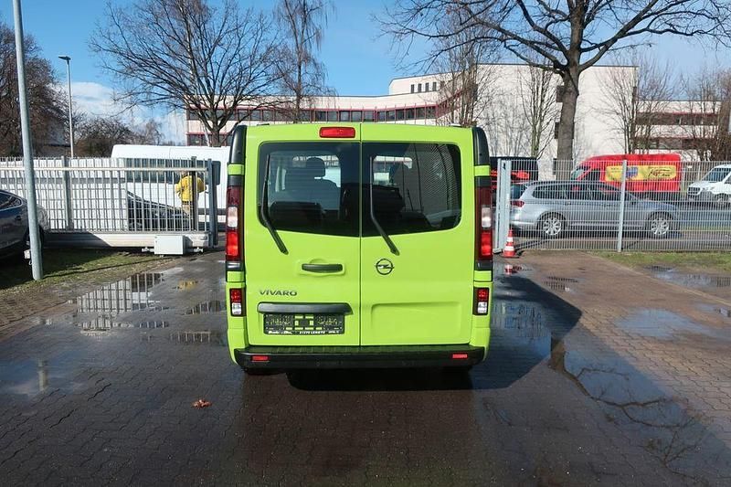 Gebraucht Opel Vivaro 95 PS (69 kW) 2018 Grün Van / Kleinbus