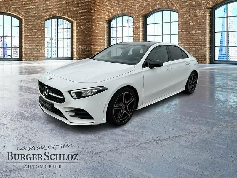 Unilack polarweiß Gebraucht 2021 Mercedes A220 AMG Limousine | 30.400 € (Etwas zu teuer) - Bild 1/4