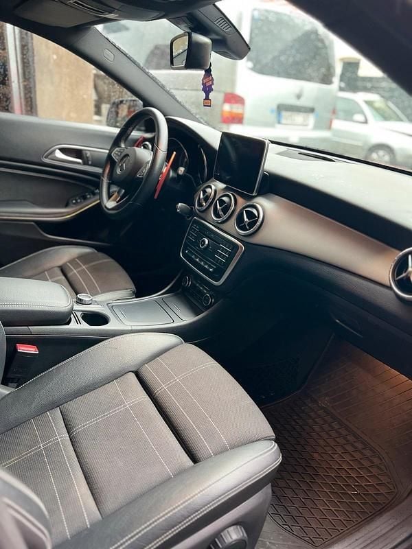 Gebraucht Mercedes CLA220 Shooting Brake 177 PS (130 kW) 2016 Rot Kombi