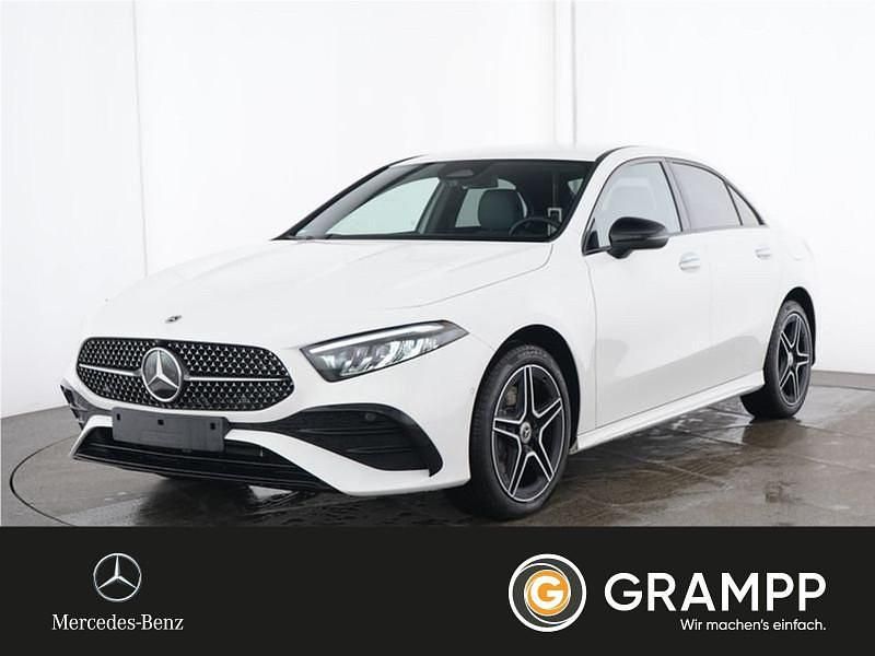 Weiß Gebraucht 2024 Mercedes A250 Advanced Plus Limousine | 34.750 € (Fairer Preis) - Bild 1/4