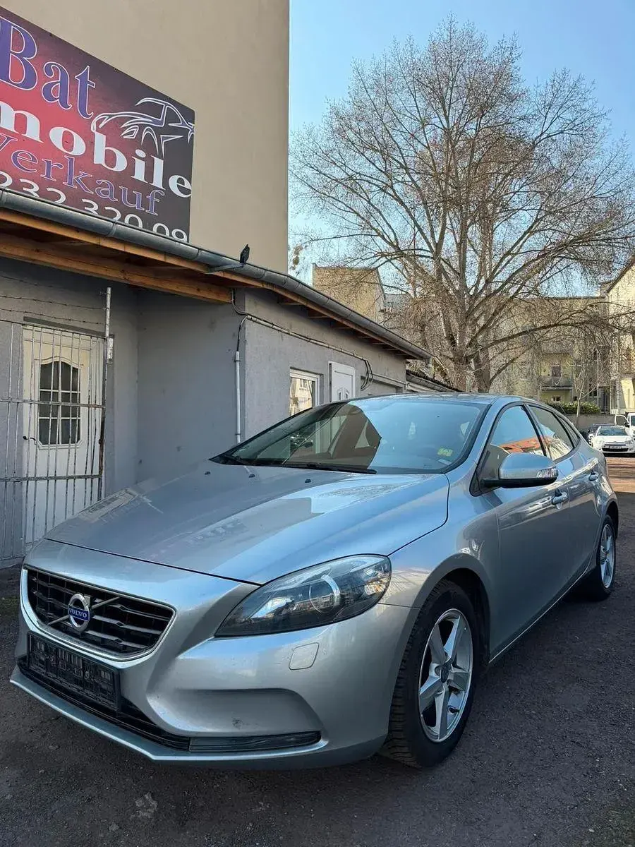 Gebraucht Volvo V40 You! 114 PS (83 kW) 2014 Silber Limousine