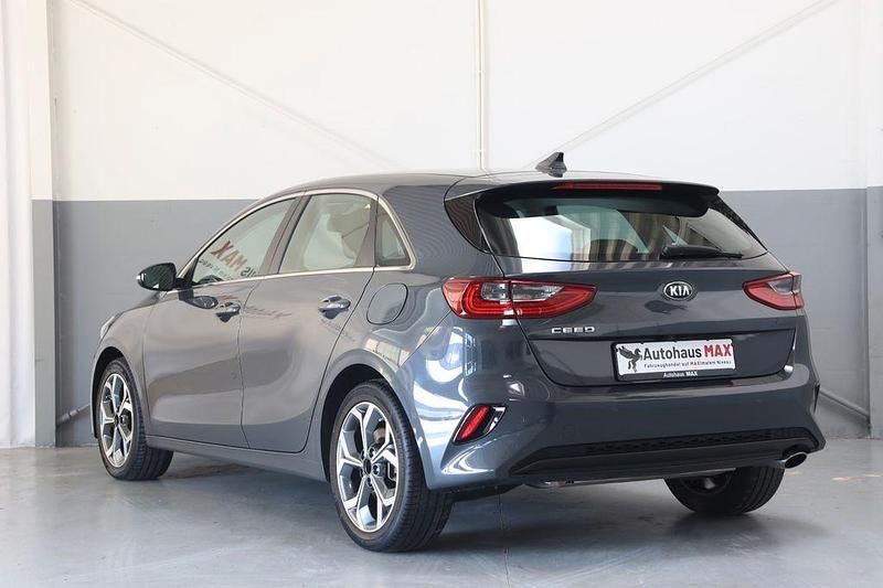Gebraucht Kia Ceed Spirit 140 PS (102 kW) 2019 Grau Kleinwagen