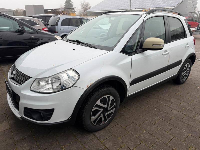 Weiß Gebraucht 2012 Suzuki SX4 SUV | 5.690 € (Etwas zu teuer) - Bild 1/4