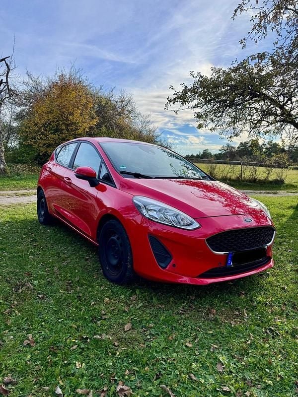 Rot Gebraucht 2017 Ford Fiesta Trend Kleinwagen | 6.800 € (Fairer Preis) - Bild 1/4