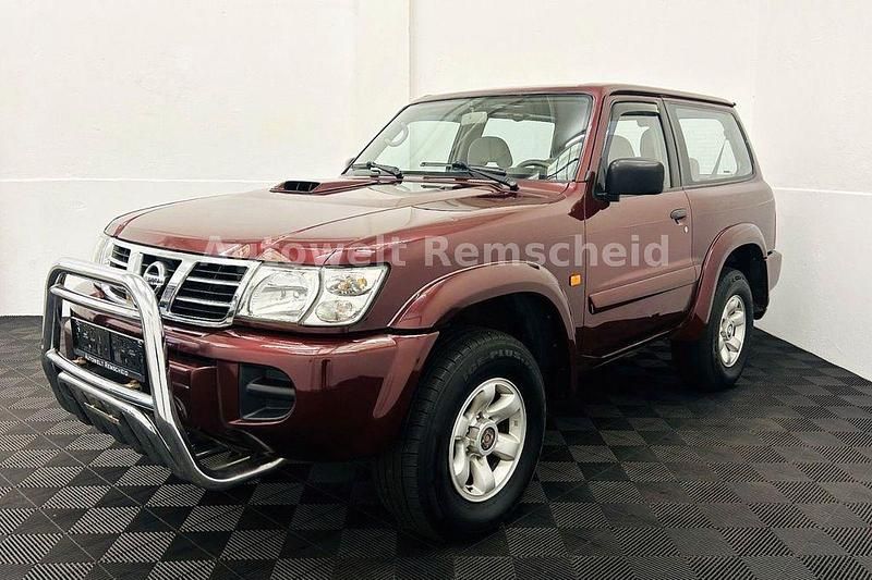 Rot Gebraucht 2004 Nissan Patrol SUV | 16.999 € (Fairer Preis) - Bild 1/4