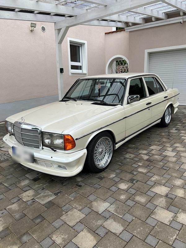 Gebraucht Mercedes E230 136 PS (100 kW) 1982 Weiß Limousine