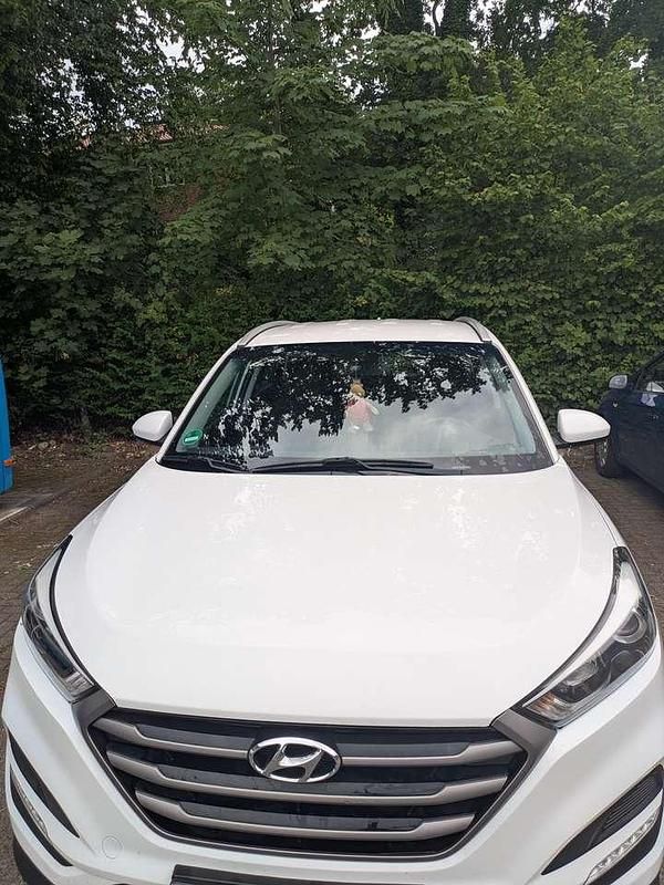 Weiß Gebraucht 2018 Hyundai Tucson Classic SUV | 13.700 € (Fairer Preis) - Bild 1/4