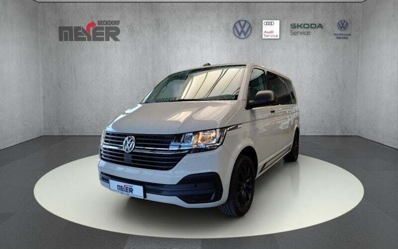 Grau Gebraucht 2021 VW Multivan Family Van / Kleinbus | 38.990 € (Superpreis) - Bild 1/4