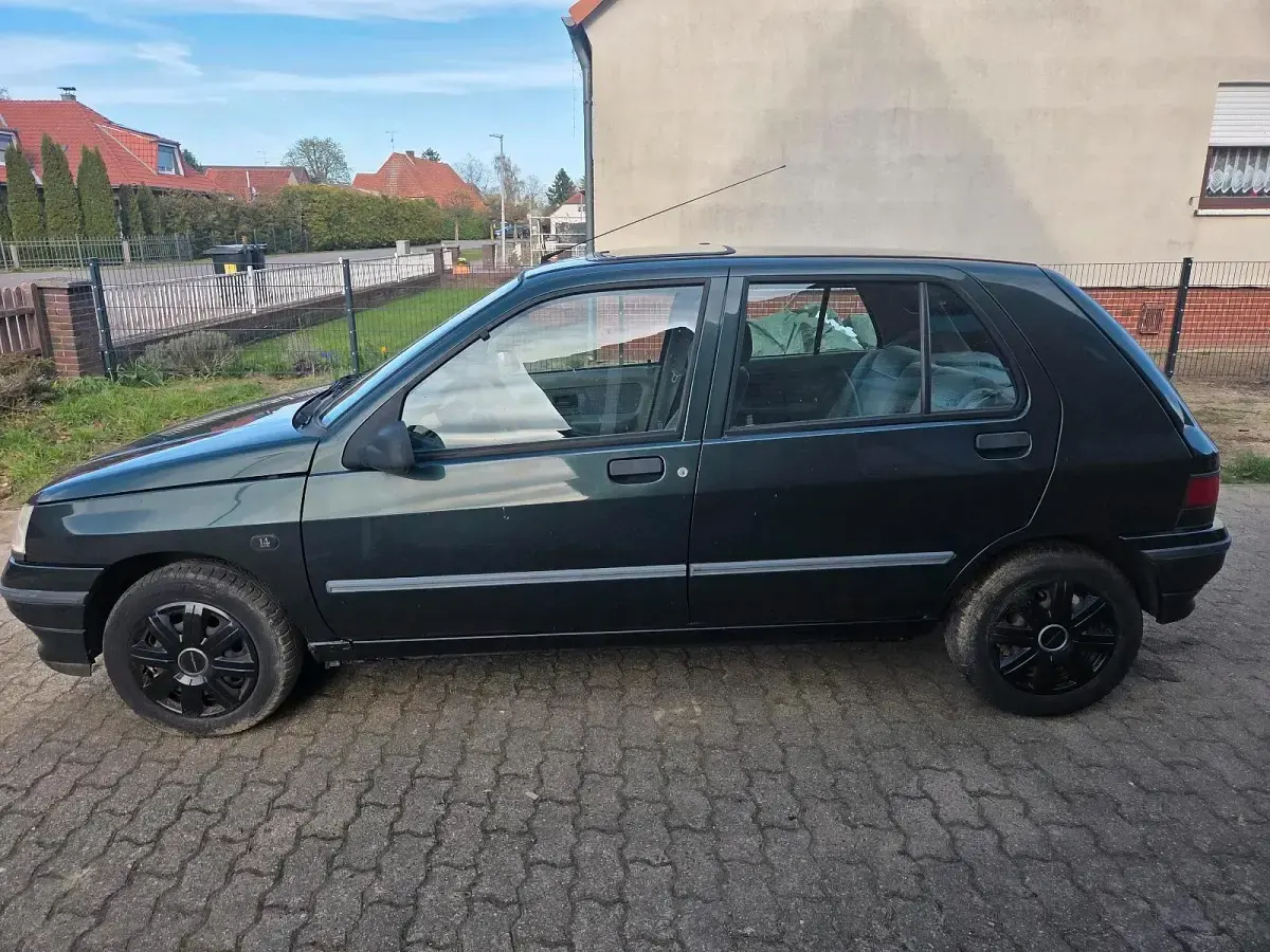 Gebraucht Renault Clio 75 PS (55 kW) 1992 Grün Kleinwagen