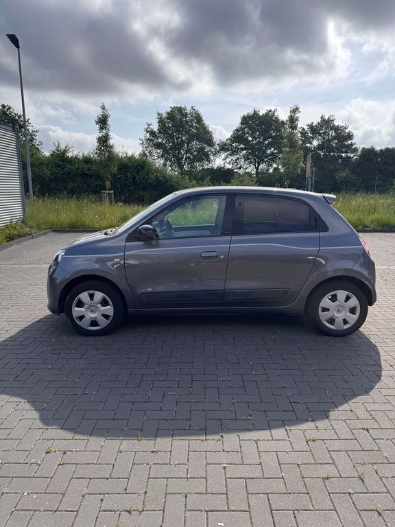 Grau Gebraucht 2017 Renault Twingo LIMITED Kleinwagen | 4.500 € (Superpreis) - Bild 1/3