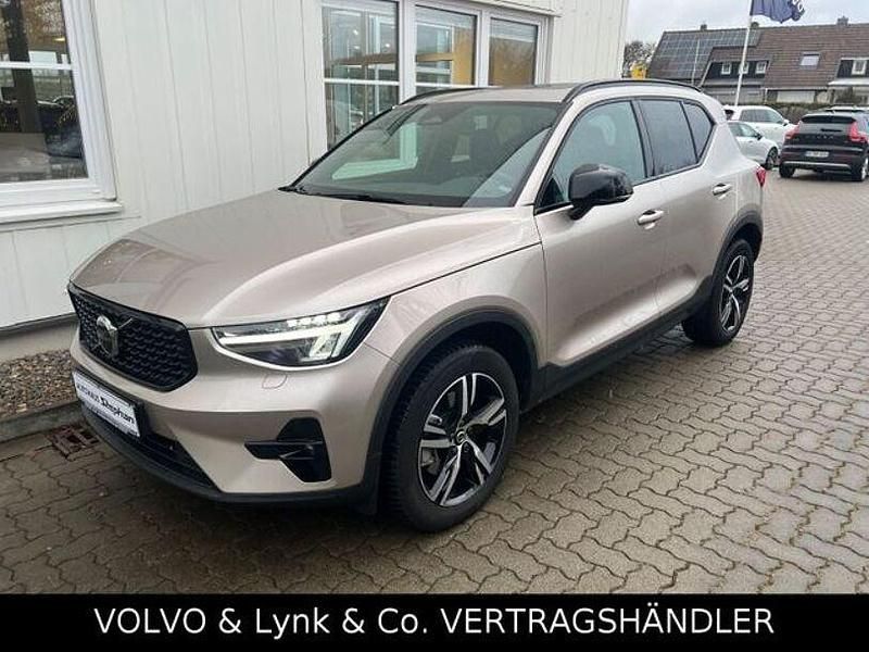 Gebraucht Volvo XC40 Plus 163 PS (119 kW) 2023 Bright dusk metallic (metallic) SUV