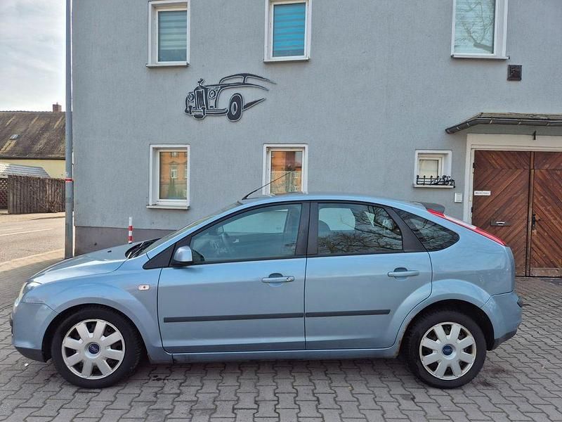 Second-hand Ford Focus 116 CP (85 kW) 2007 Albastru Berlinǎ