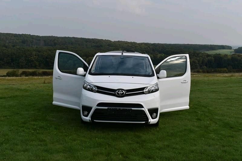 Weiß Gebraucht 2020 Toyota Proace Team Van | 27.000 € (Fairer Preis) - Bild 1/4