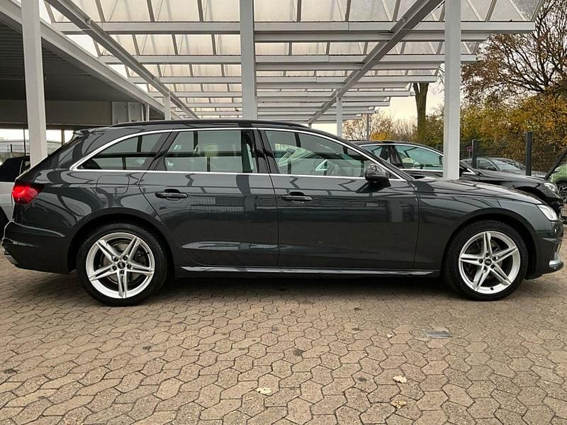 Grau Gebraucht 2022 Audi A4 Advanced Kombi | 26.950 € (Fairer Preis) - Bild 1/4