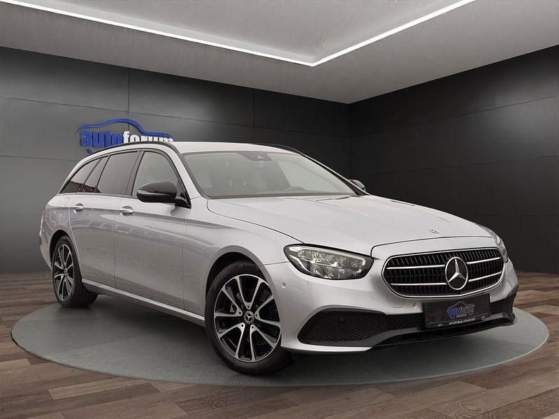 Gebraucht Mercedes E220 Night 200 PS (147 kW) 2022 Silber Limousine