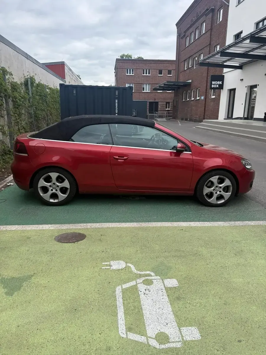Gebraucht VW Golf 160 PS (117 kW) 2011 Rot Cabrio