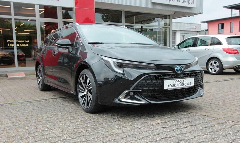 Schwarz Neu 2025 Toyota Corolla Limousine | 33.309 € - Bild 1/4