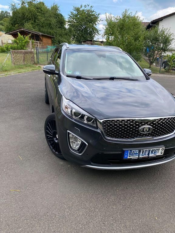 Grau Gebraucht 2016 Kia Sorento Spirit SUV | 21.400 € - Bild 1/4
