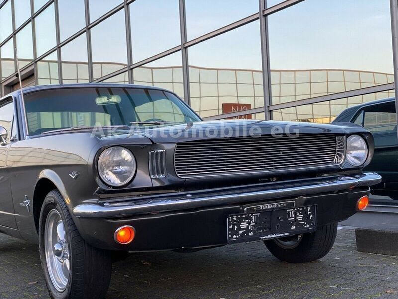 Grau metallic Gebraucht 1965 Ford Mustang Coupé | 34.990 € - Bild 1/4