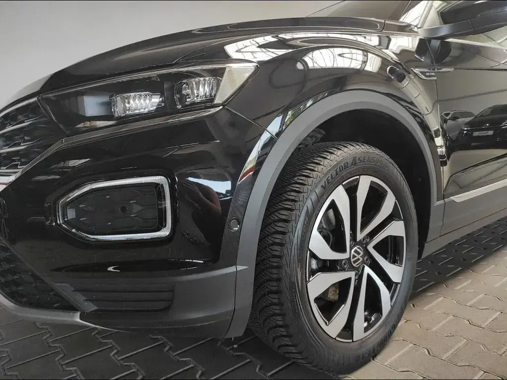 Gebraucht VW T-Roc Cabriolet Active 150 PS (110 kW) 2021 Deep black perleffekt (metallic) Cabrio