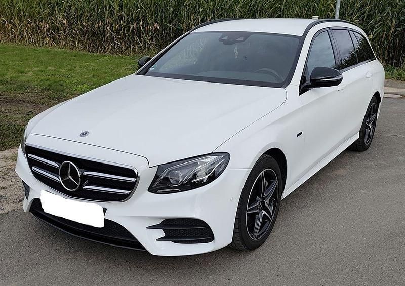 Weiß Gebraucht 2019 Mercedes E300 AMG line Limousine | 28.900 € (Guter Preis) - Bild 1/4