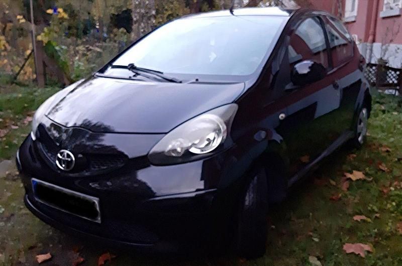 Schwarz Gebraucht 2009 Toyota Aygo Kleinwagen | 2.450 € (Fairer Preis) - Bild 1/4