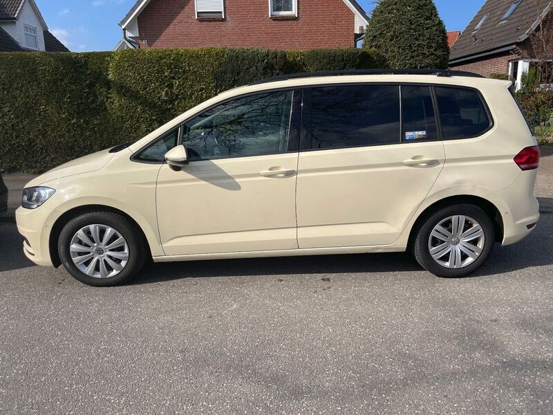 Beige Gebraucht 2020 VW Touran Comfortline Van / Kleinbus | 10.900 € (Fairer Preis) - Bild 1/4